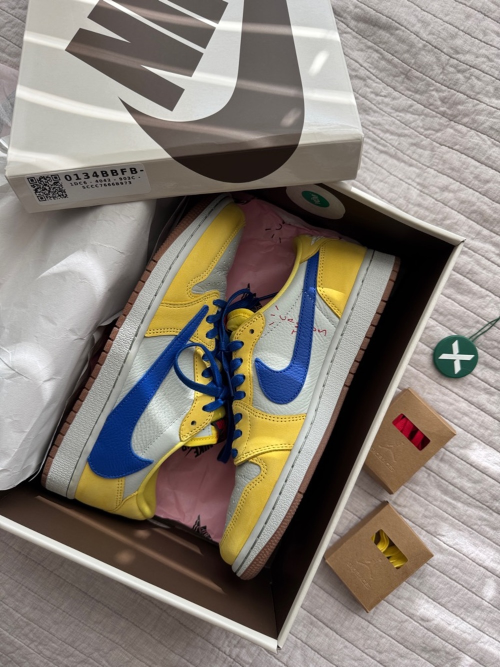 Jordan 1 Low OG Travis Scott Canary Reverse Swoosh (8M / 9.5W)